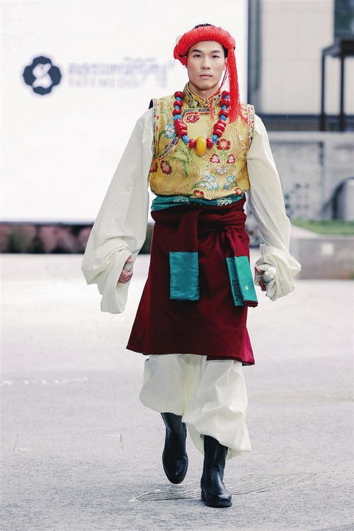 用時(shí)尚語言講述民族故事 民族服飾文化的t臺夢